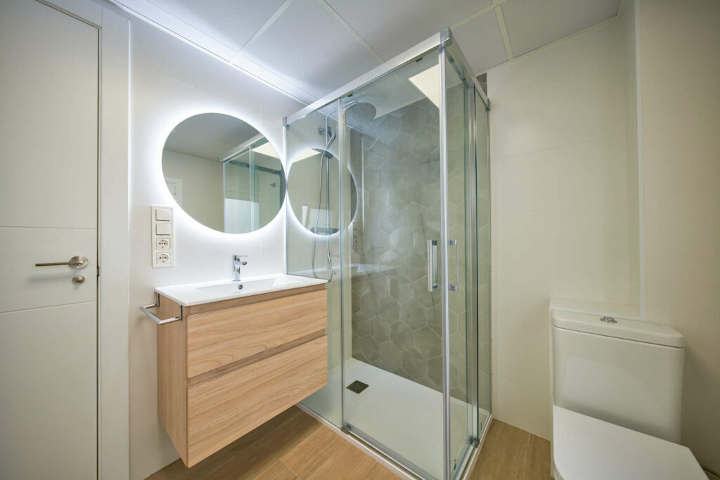 Reformas de duchas y aseos en Almería Reformas de duchas y aseos en Almería